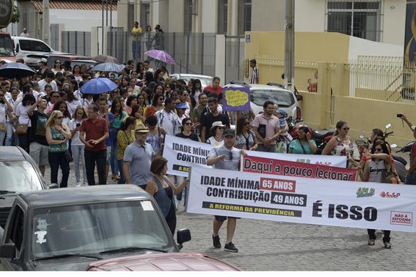 Poções diz não à REFORMA PREVIDENCIÁRIA